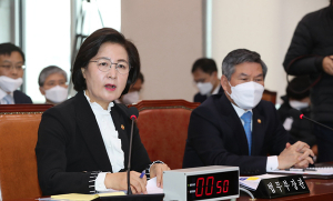 추미애 “신천지 압수수색, 국민 86%가 요구”