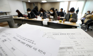 코로나19 경영애로자금 신청하는 소상공인