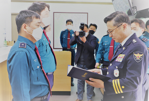 경북경찰청장, 구미署 방문 업무유공자 표창