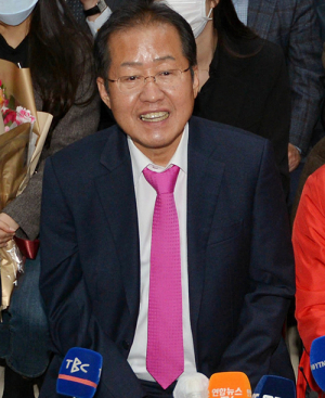 홍준표 “김종인, 정체불명 부패 인사…당 농단 단연코 반대”