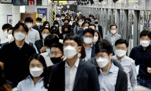 생활방역 첫째 날…“아프면 쉬라고? 그게 쉽나”