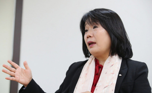 ‘확산일로’ 윤미향 의혹에 與 곤혹 “그냥 둬선 안 돼”
