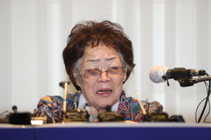 이용수 할머니 “검찰이 의혹 밝혀야…윤미향 용서안해”