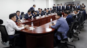 여야, 회동에도 협상 난항…통합당 “與 입법 독재” 반발