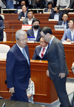김종인, 긴급 비대위 소집…원내대표 사퇴 논의