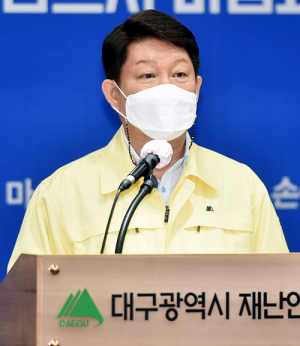 권영진 대구시장 “수도권 수준 거리두기 격상 검토”