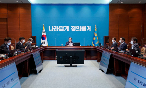 靑 “대주주 양도세 대상 3억으로 확대, 정책 지켜야”