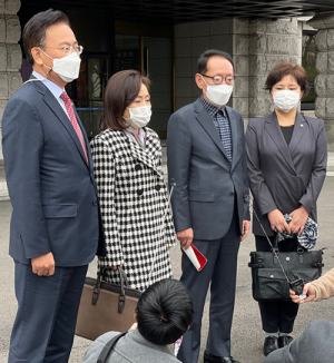 與 공수처 시한 경고에 野 발등에 불…‘장외투쟁’ 카드까지