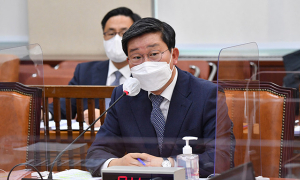 ‘징계절차 위반’ 두고 치열한 공방 