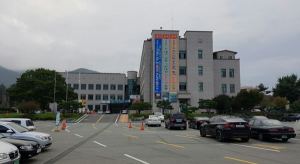 청도군 건설업자 봐주기 의혹 감사받으면 된다 법대로 해라