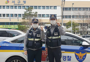 택시에 두고 내린 귀금속 가방 되찾아…