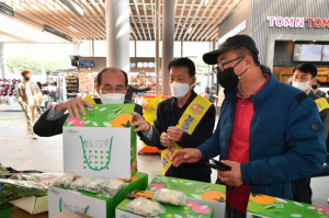 청도군 미나리삼합세트 홍보 판매행사 가져