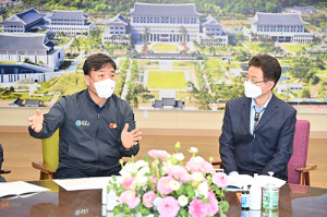 윤경희 청송군수, 경북도 방문 국·도비 확보 나서