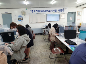 “영천시 경력단절 여성분 취업 응원합니다”