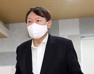 윤석열 전 검찰총장 ‘국민의 힘’ 품에 안겨 대권가도 달린다