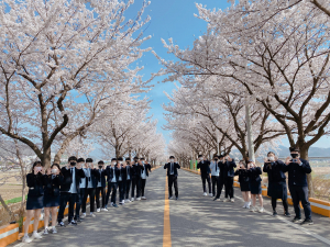  “친구와 함께 사진찍으며 학교폭력예방 홍보”