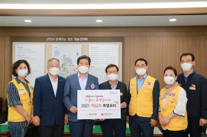 청송군의회, 적십자 경북지사 특별회비 전달