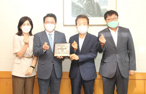 화성장학문화재단 이인중 이사장, 국가보훈처장 감사패 받아