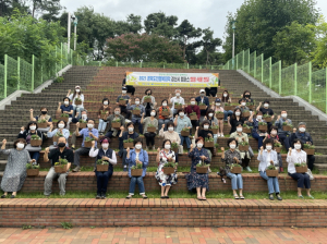 경북도민행복대학 경산, 요양시설 꽃바구니 전달