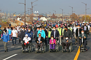 경주시, 강변로 개통기념식·사랑나눔 건강걷기대회