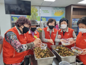 자활근로사업 참여 이웃에 반찬 전달