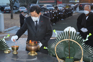 주낙영 경주시장, 충혼탑 참배로 새해 업무 시작