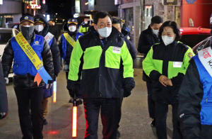 주낙영 경주시장, 도심 야간 순찰 범죄예방 캠페인
