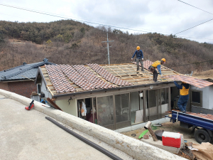 청송군 소재 돌나라강재(주) 노후 지붕 무상 개량