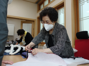 60여년 자수공예 외길 인생… 김시인 자수장 기법 공개 시연