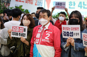 ‘재선 도전’ 김충섭, 김천시장 후보 등록