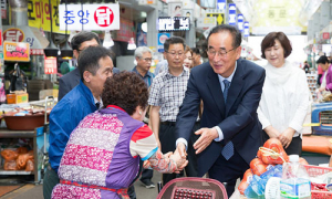 장세용 구미시장 후보 등록…본격 선거 레이스