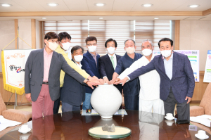 문경찻사발축제 이벤트 전달식 김경선 작가 백자 달항아리
