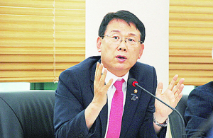 국힘 윤두현 의원, 경산시의회 의장단 구성 ‘쥐락펴락’