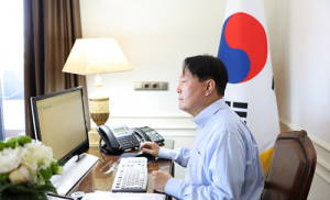 尹 직무평가, 또 데드크로스…‘잘한다’ 45%·‘못한다’ 51%