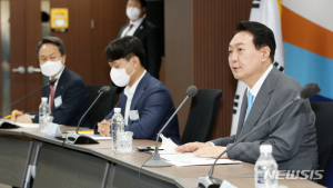 尹 “고물가·고금리 시대 취약계층 금융안전망 중요”