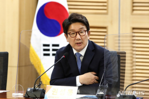 권성동 “이준석, 윤리위 결정 수용하는 것이 좋겠다”
