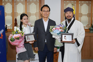 청학동 훈장 김봉곤․트로트 가수 김다현, 영주시 홍보대사 위촉