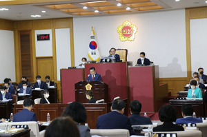 홍 시장과 시의원간 설전…특유의 ‘버럭’ 나와