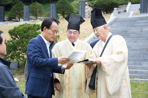 안철수 의원, 영주 순흥안씨 시조 추원단 참배