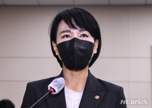 전현희‚ 與 ‘질척거린다’ 발언에 “성적수치심 느껴”
