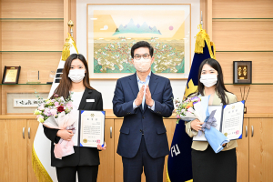 영덕군, 민원우수 공무원 김민지·이혜민 주무관 선정