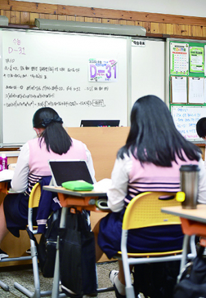 수능 D-31, 수업 집중하는 수험생들