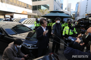 민주당‚ 검찰 압색 반발…“정치사 유례 없는 무도한 행태”