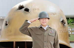 김재욱 칠곡군수, 6·25 군복 입고 대구 군부대 유치전