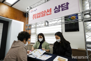 일하는 노인 급증…60세 이상 근로소득액 84%↑