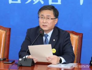 野‚ 尹 시정연설에 “위기 헤쳐나기에 너무 부족” 혹평