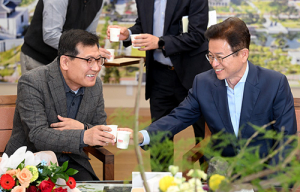 이철우 경북지사, 봉화광산 생환광부와 가족들 만나