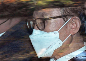 ‘사면’ 이명박‚ 벌금 82억도 면제…“前대통령 신분 고려”