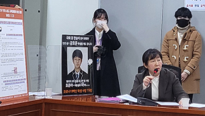 정부의 침묵에 호소하는 백신희생자 유가족