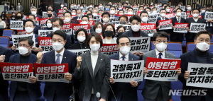민주 “尹 야당 파괴 수사‚ 군사작전하듯…적폐세력 사면 부활시켜”